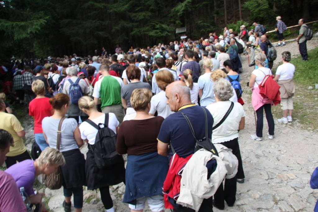 Pielgrzymi w drodze na Giewont