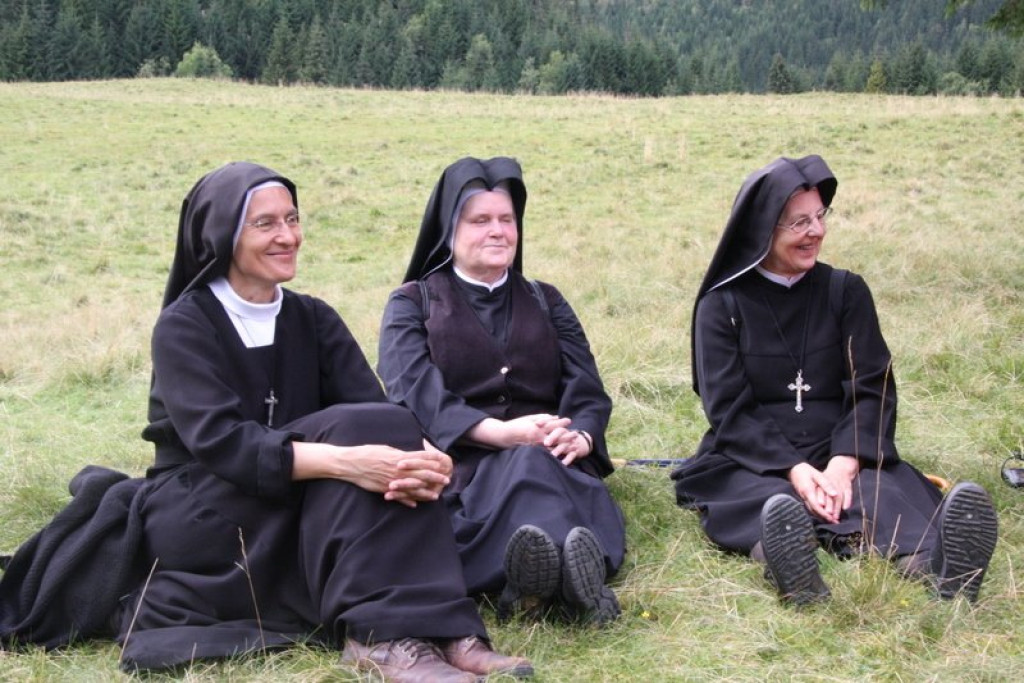 Pielgrzymi w drodze na Giewont
