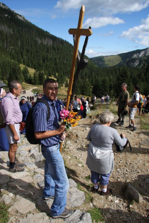 Pielgrzymi w drodze na Giewont