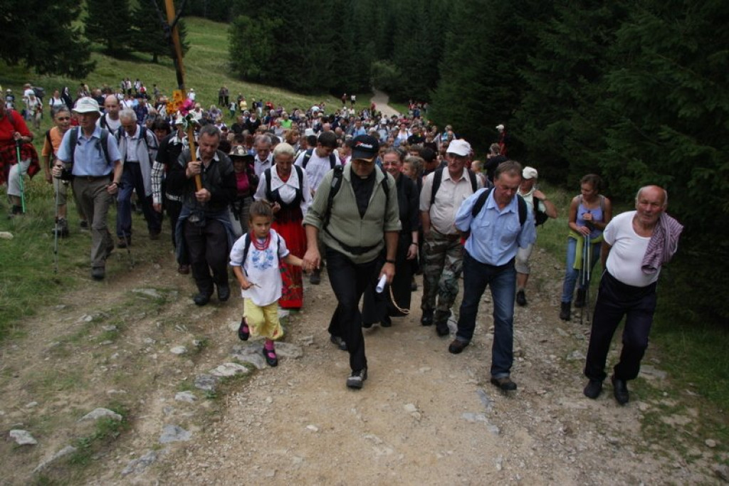 Pielgrzymi w drodze na Giewont