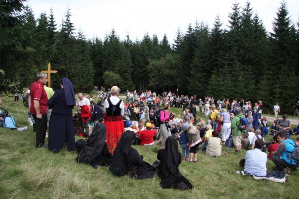 Pielgrzymi w drodze na Giewont