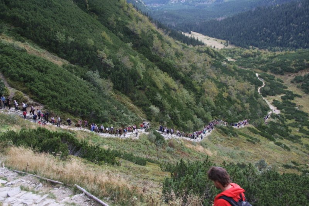 Pielgrzymi w drodze na Giewont