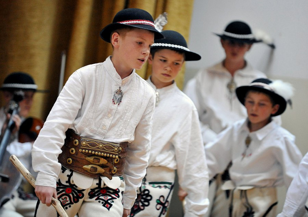 Łopuszna: Z miłości do folkloru