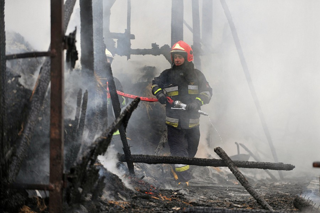 Pożar w Kacwinie. Spłonęły zabudowania gospodarcze