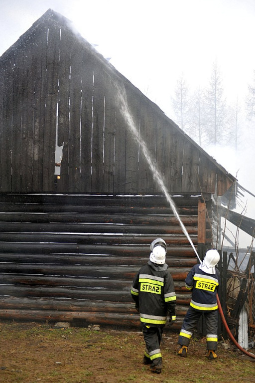 Pożar w Kacwinie. Spłonęły zabudowania gospodarcze