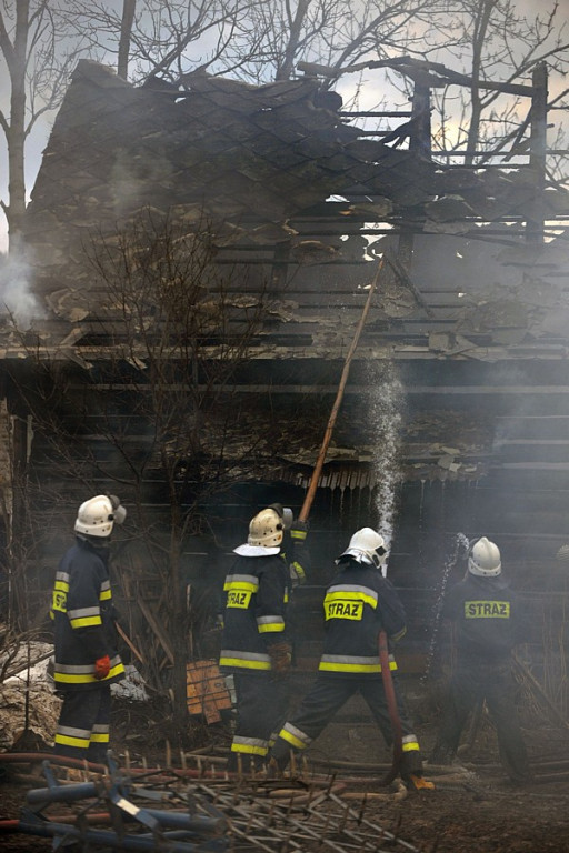 Pożar w Kacwinie. Spłonęły zabudowania gospodarcze