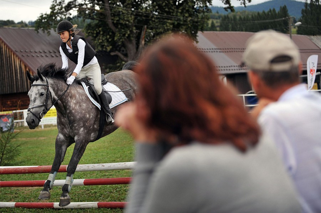 Łopuszna: Skoki, ujeżdżenie i zrywka drzewa