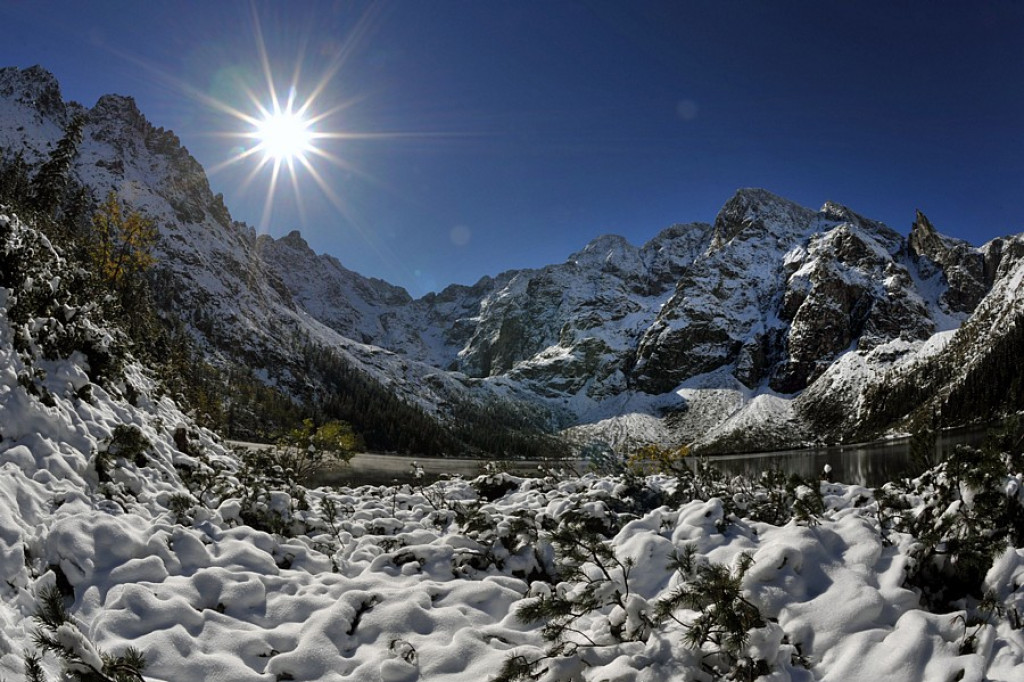 Pierwszy śnieg nad Morskim Okiem