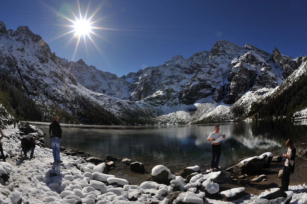 Pierwszy śnieg nad Morskim Okiem