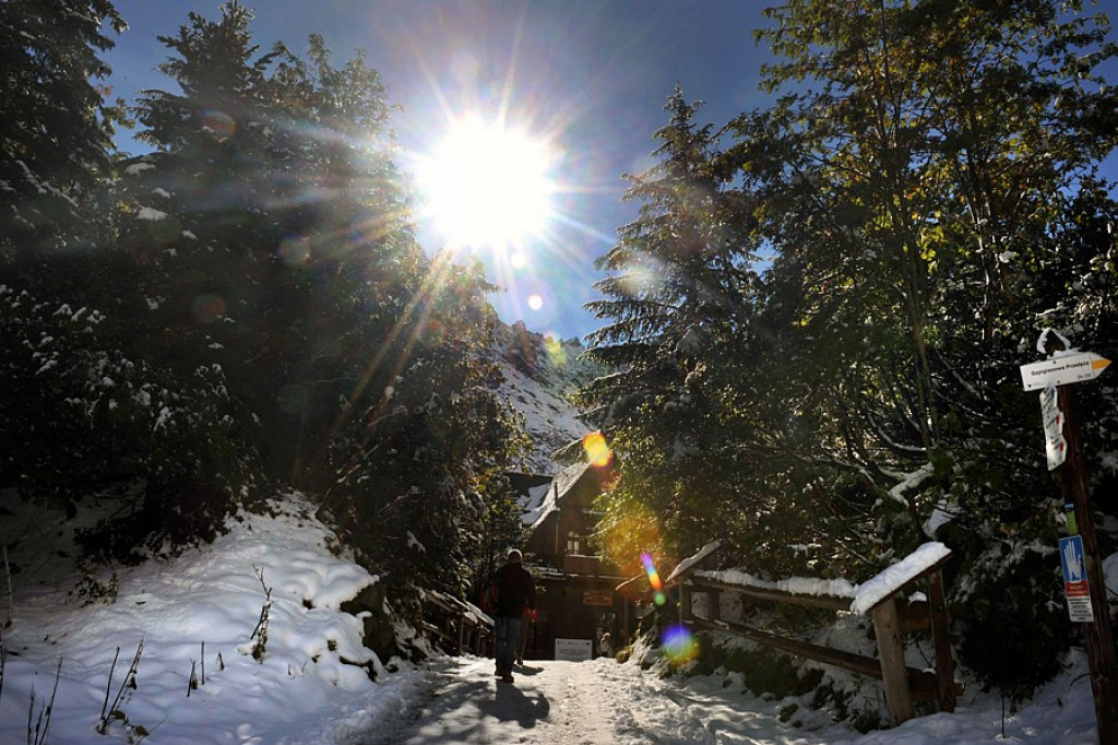 Pierwszy śnieg nad Morskim Okiem