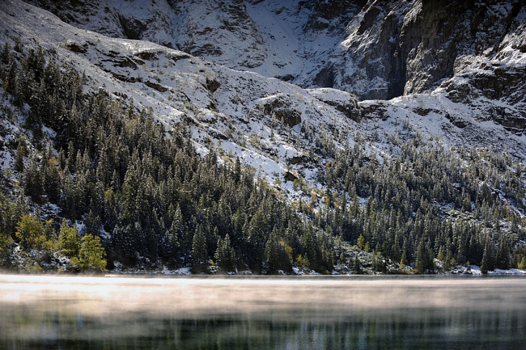 Pierwszy śnieg nad Morskim Okiem