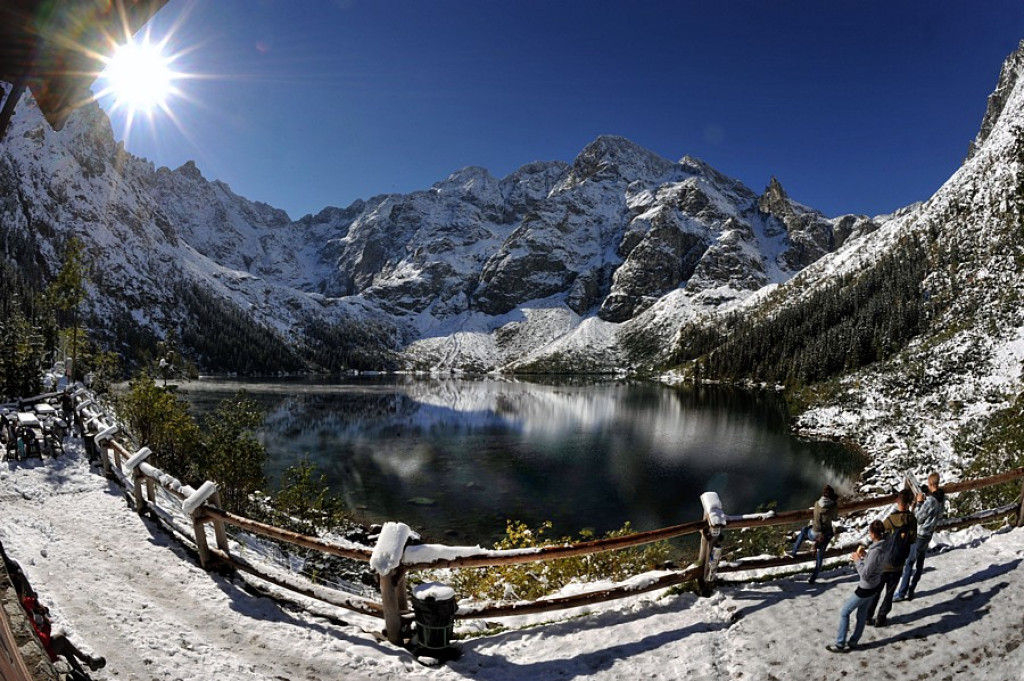 Pierwszy śnieg nad Morskim Okiem