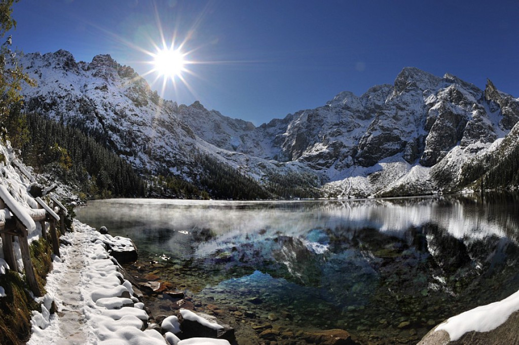 Pierwszy śnieg nad Morskim Okiem