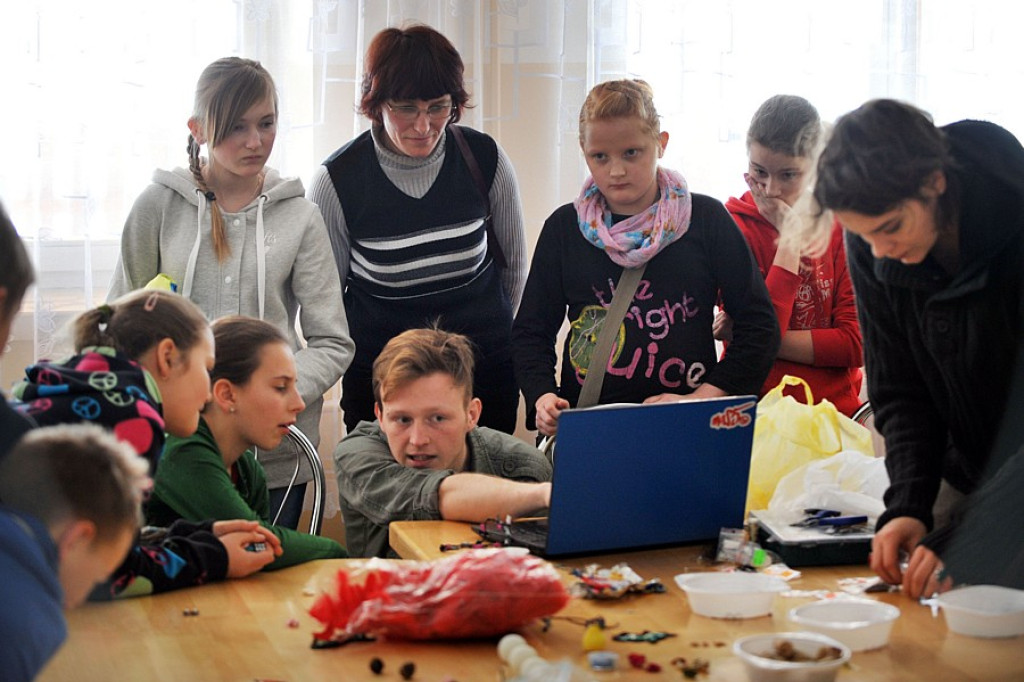 „Czas na Pyzówkę”: Warsztaty plastyczne i muzyczne