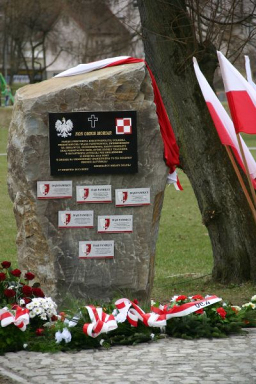 Nowy pomnik ofiar Katynia i katastrofy smoleńskiej