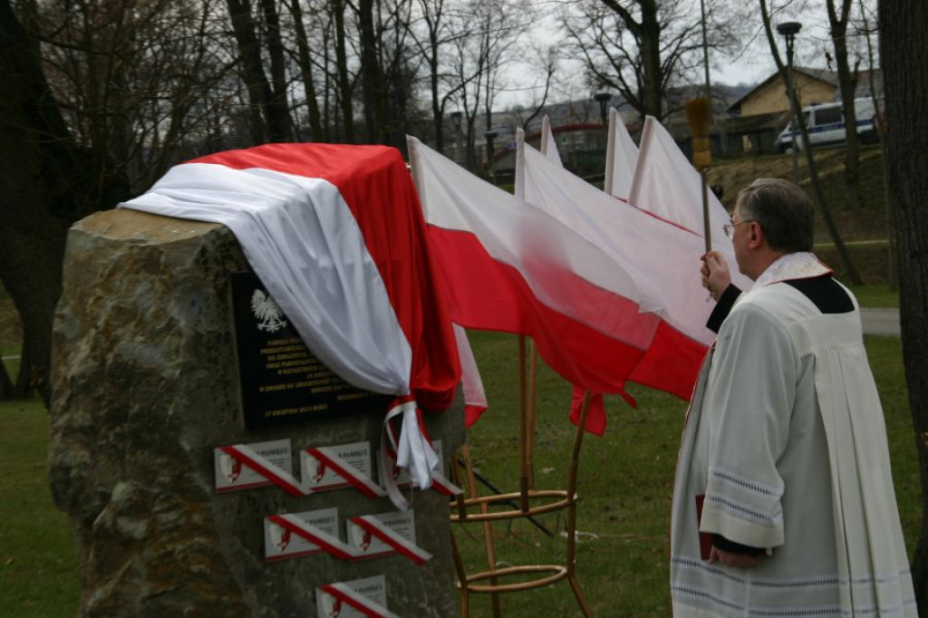 Nowy pomnik ofiar Katynia i katastrofy smoleńskiej