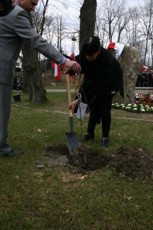 Nowy pomnik ofiar Katynia i katastrofy smoleńskiej