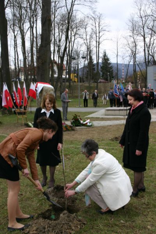 Nowy pomnik ofiar Katynia i katastrofy smoleńskiej