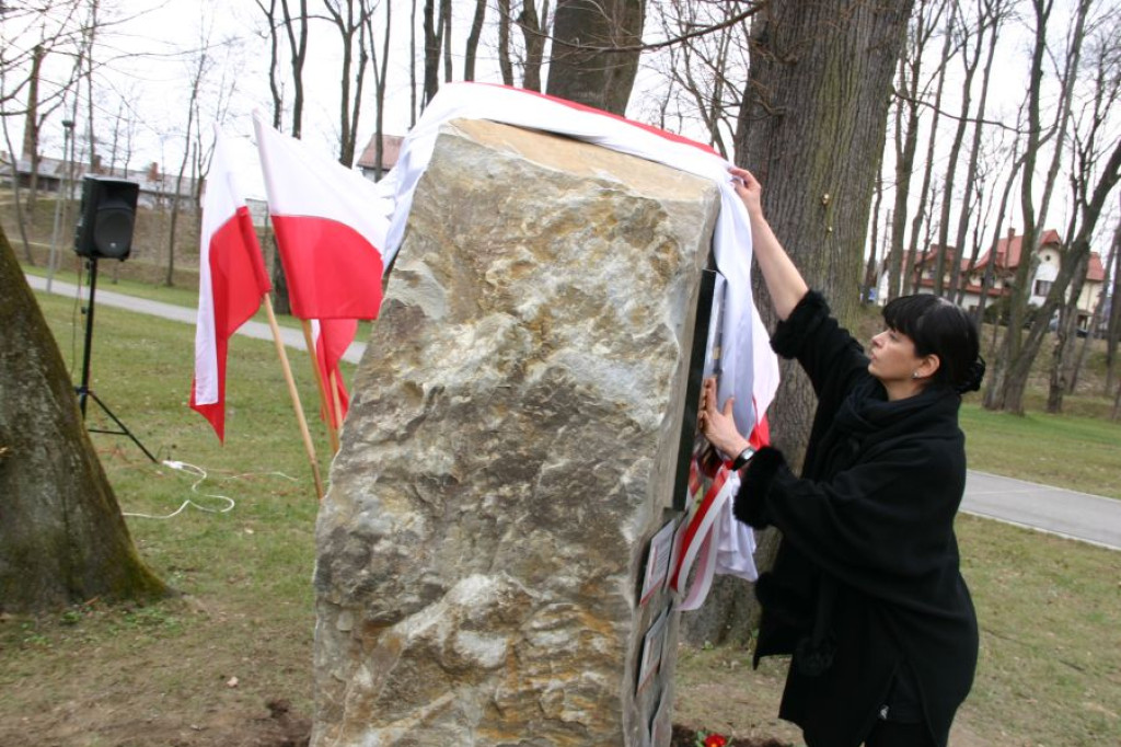 Nowy pomnik ofiar Katynia i katastrofy smoleńskiej