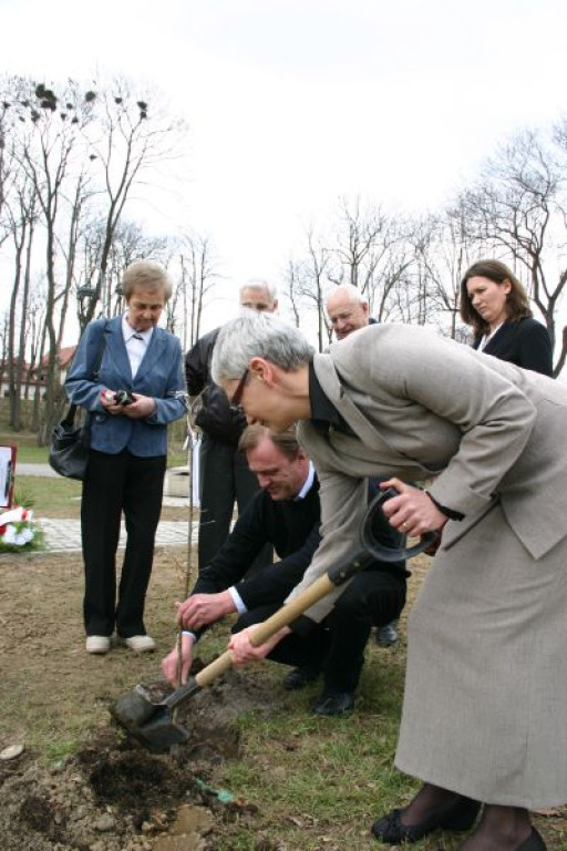 Nowy pomnik ofiar Katynia i katastrofy smoleńskiej