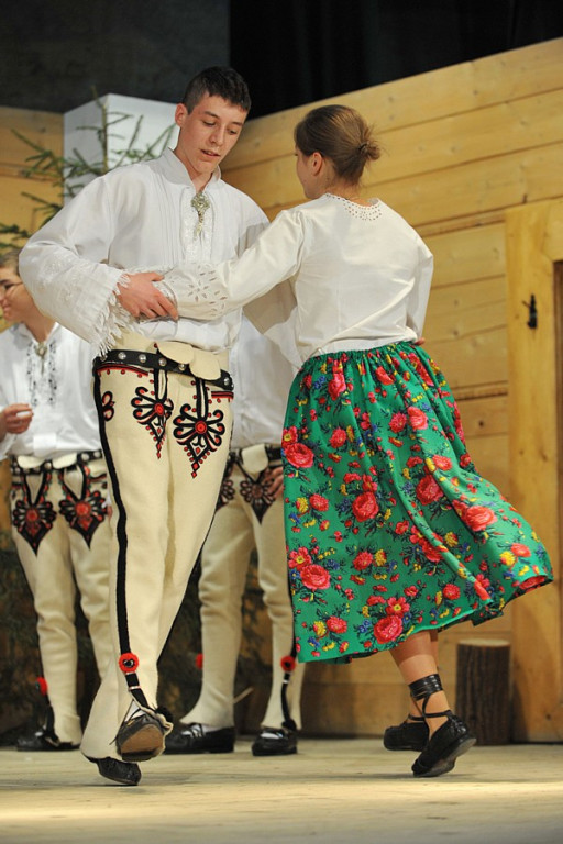 Małe Bajania: Gminny przegląd zespołów w Domu Ludowym