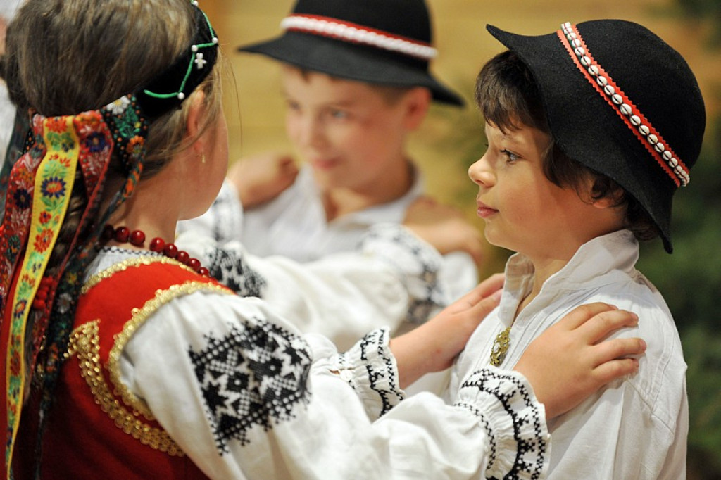 Małe Bajania: Gminny przegląd zespołów w Domu Ludowym