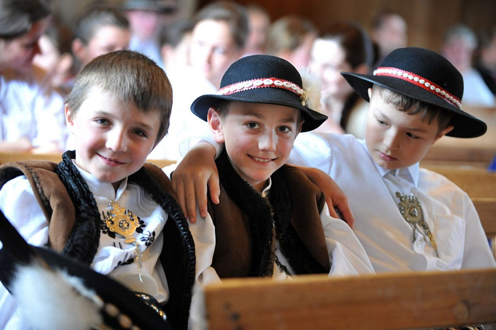 Małe Bajania: Gminny przegląd zespołów w Domu Ludowym