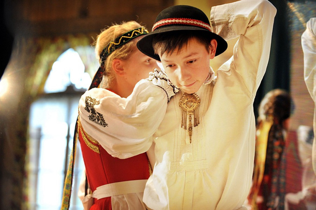 Małe Bajania: Gminny przegląd zespołów w Domu Ludowym