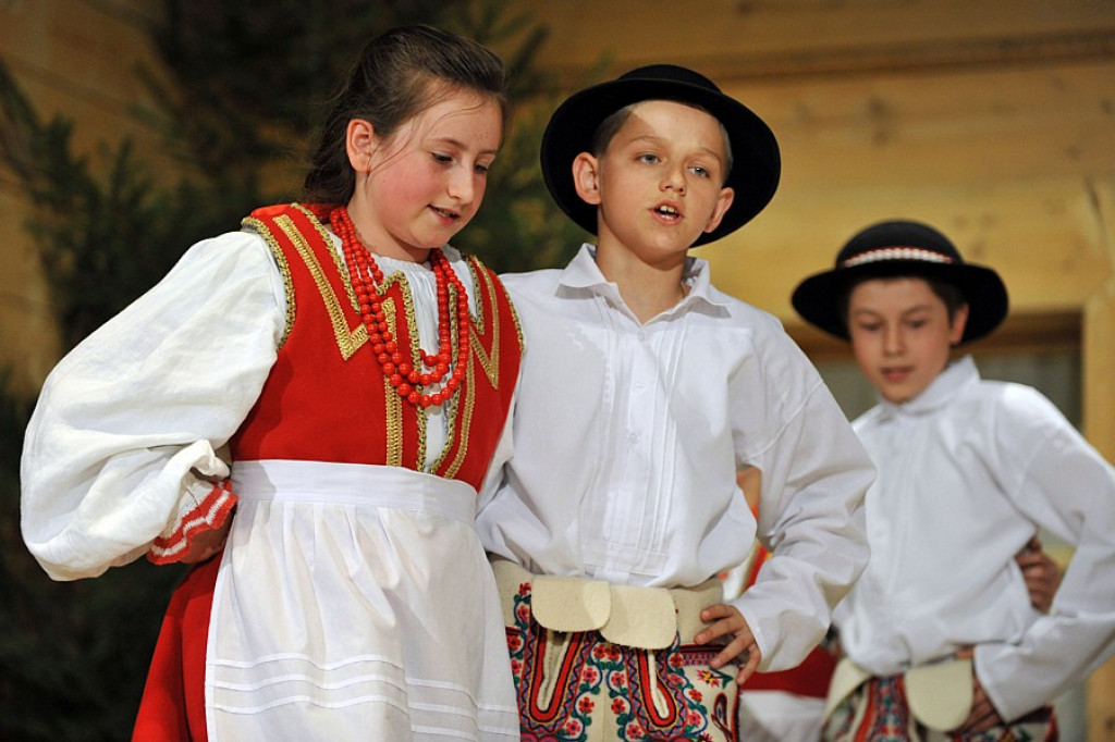 Małe Bajania: Gminny przegląd zespołów w Domu Ludowym