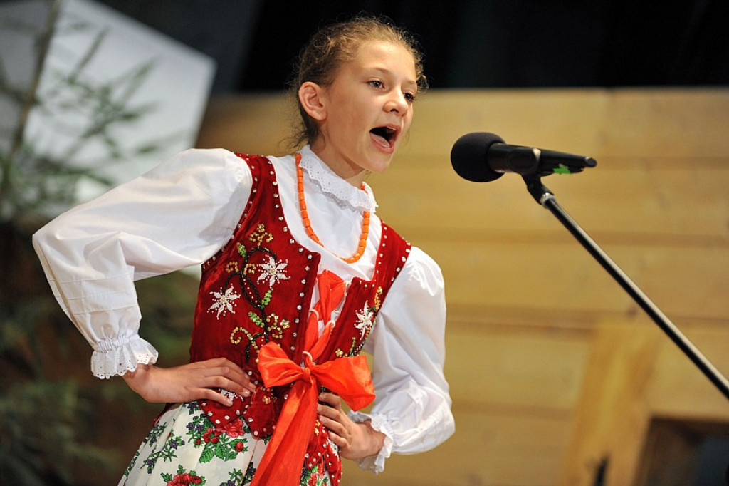 Małe Bajania: Gminny przegląd zespołów w Domu Ludowym