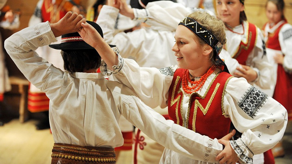 Małe Bajania: Gminny przegląd zespołów w Domu Ludowym