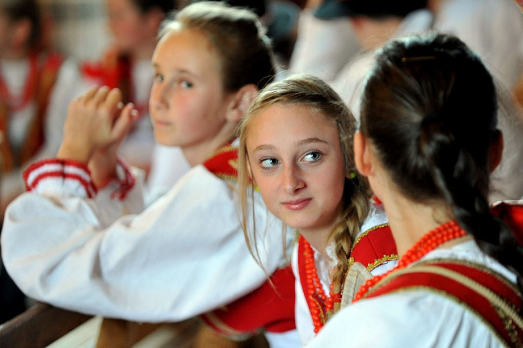 Małe Bajania: Gminny przegląd zespołów w Domu Ludowym