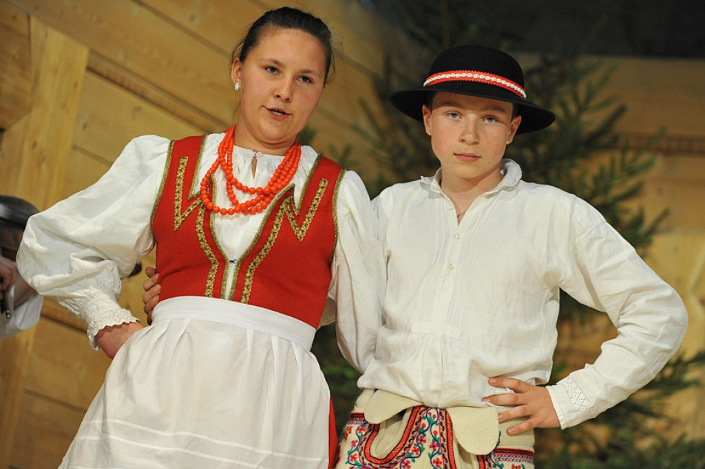 Małe Bajania: Gminny przegląd zespołów w Domu Ludowym