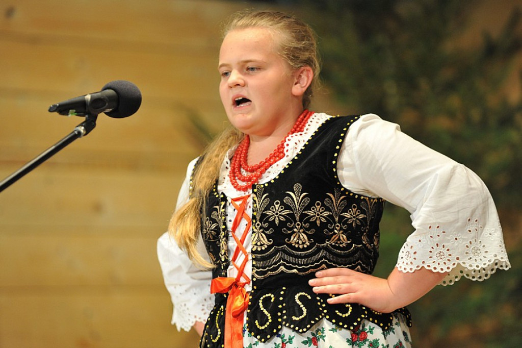 Małe Bajania: Gminny przegląd zespołów w Domu Ludowym