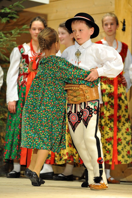 Małe Bajania: Gminny przegląd zespołów w Domu Ludowym