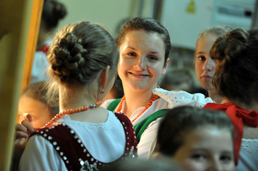 Małe Bajania: Gminny przegląd zespołów w Domu Ludowym