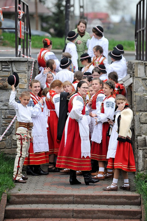 Małe Bajania: Gminny przegląd zespołów w Domu Ludowym