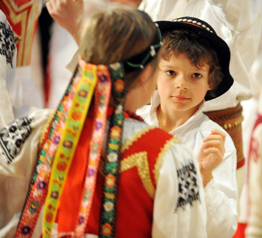 Małe Bajania: Gminny przegląd zespołów w Domu Ludowym
