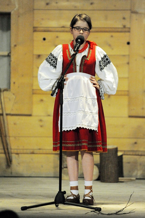Małe Bajania: Gminny przegląd zespołów w Domu Ludowym
