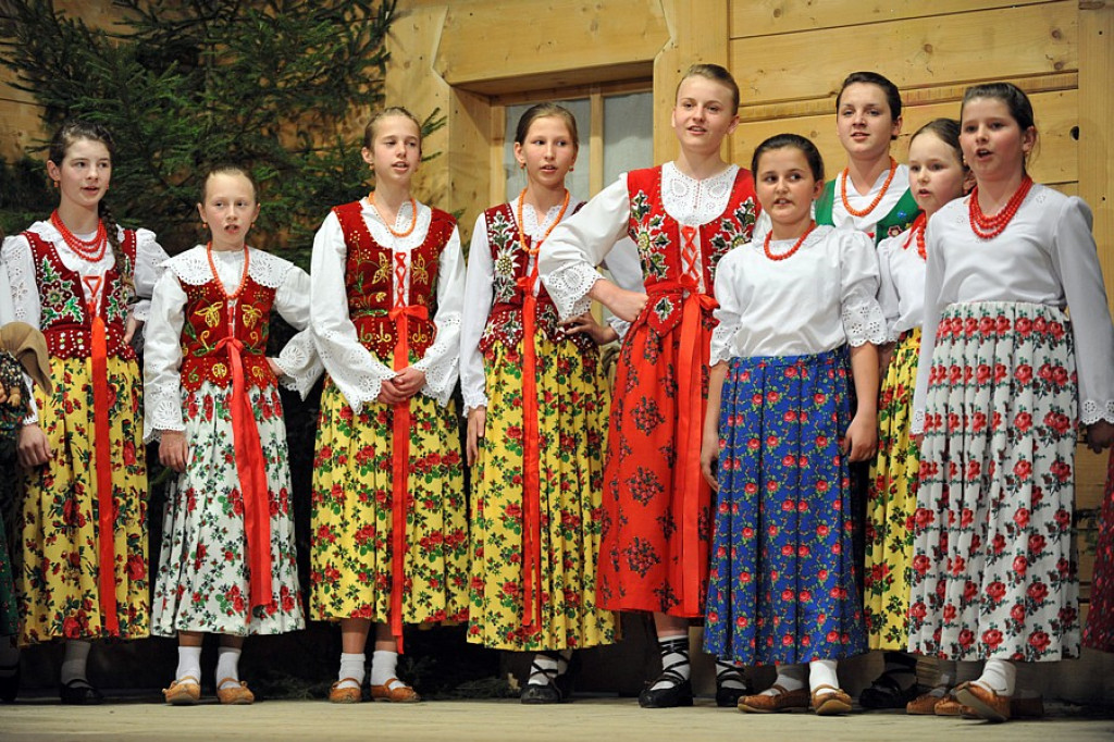 Małe Bajania: Gminny przegląd zespołów w Domu Ludowym