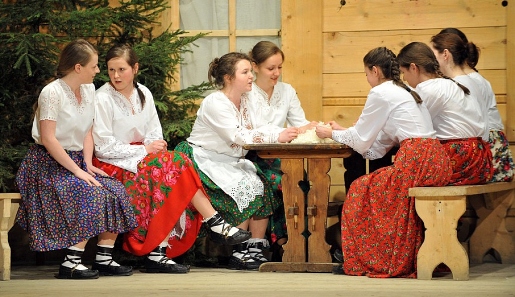 Małe Bajania: Gminny przegląd zespołów w Domu Ludowym