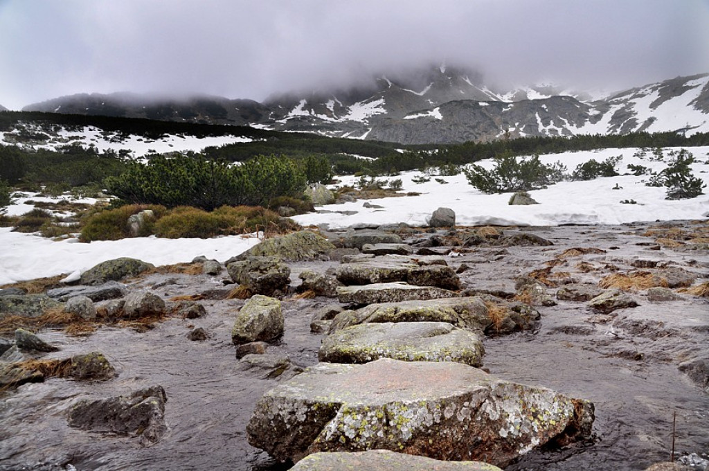 Tatry w deszczu, mgle i chmurach