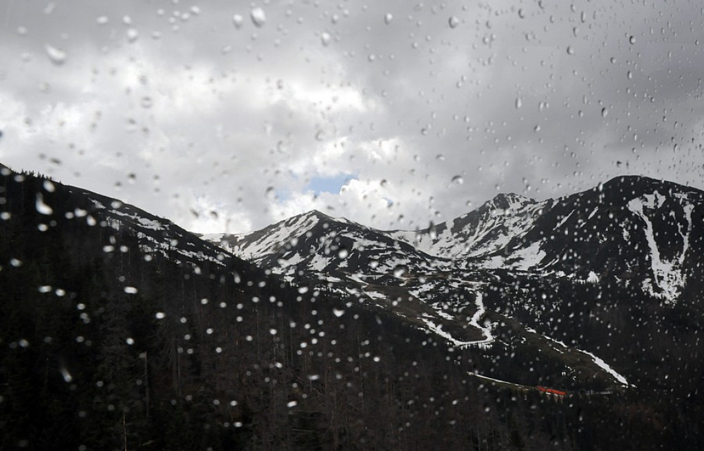 Tatry w deszczu, mgle i chmurach