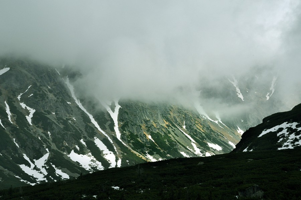 Tatry w deszczu, mgle i chmurach