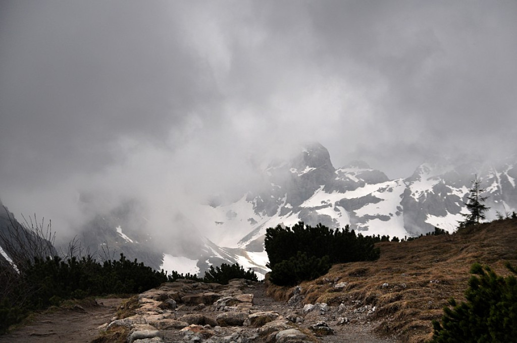 Tatry w deszczu, mgle i chmurach