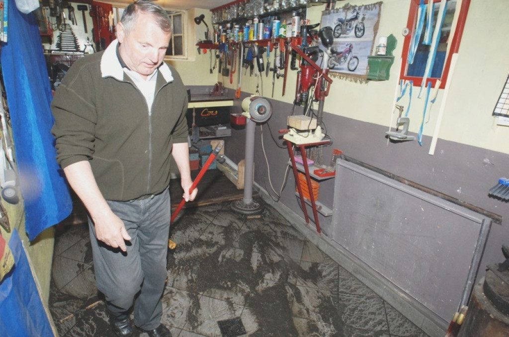 Nowy Targ: Piwnice utonęły w fekaliach