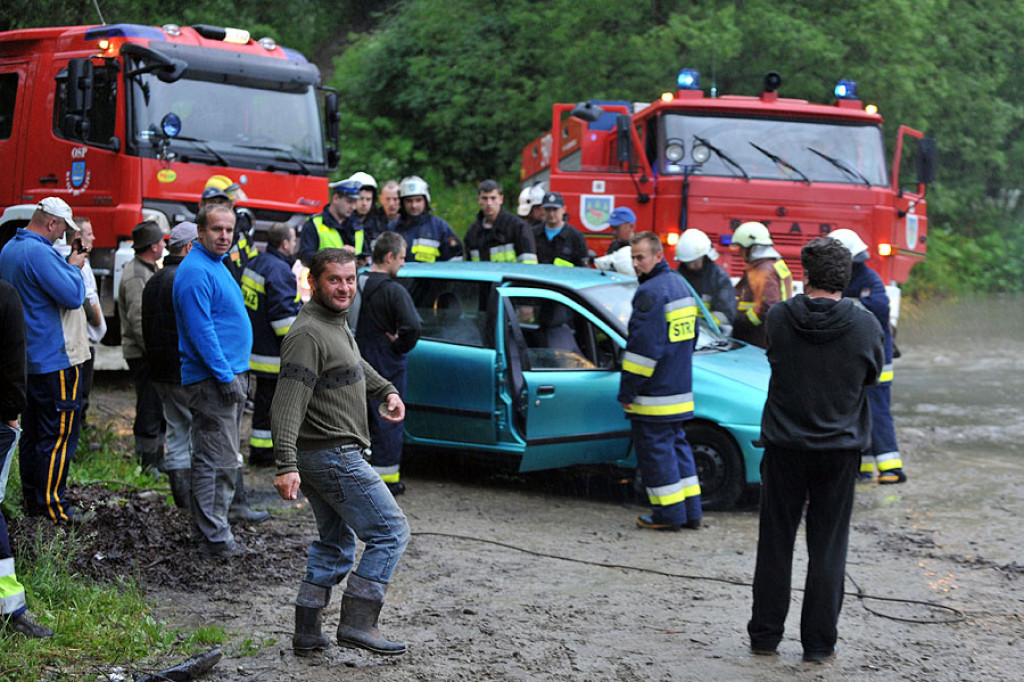 O krok od tragedii: Punciakiem przez rzekę