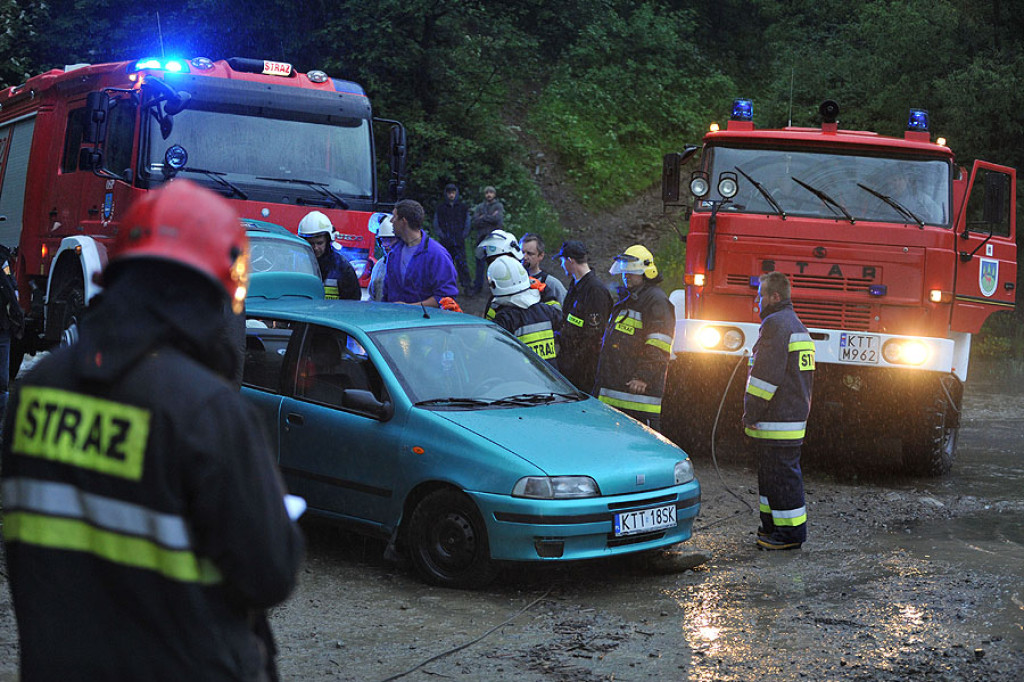 O krok od tragedii: Punciakiem przez rzekę