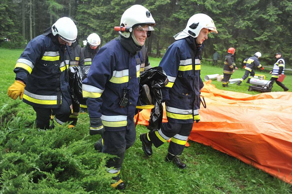 Zderzenie busów w Kirach: 25 osób poszkodowanych. Ofiary śmiertelne
