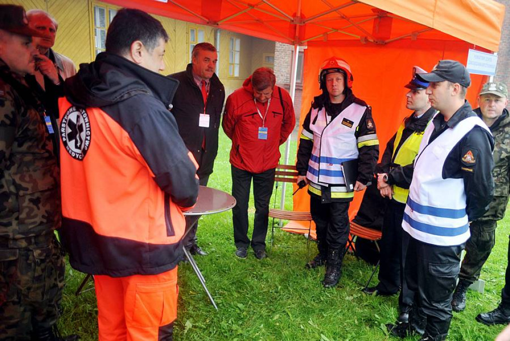 Zderzenie busów w Kirach: 25 osób poszkodowanych. Ofiary śmiertelne